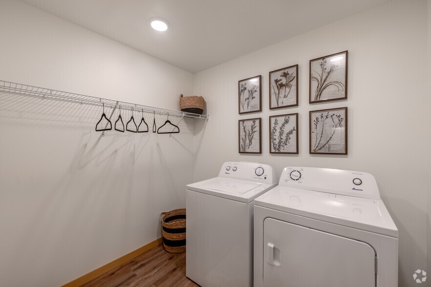 2BR, 2BA - 1,045SF - C - Laundry - Forest Creek Estates