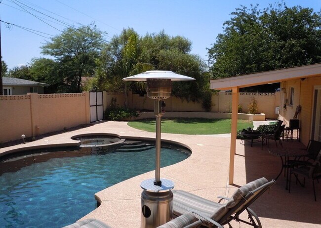 Building Photo - ASU Rooms for Rent – All Utilities Include...