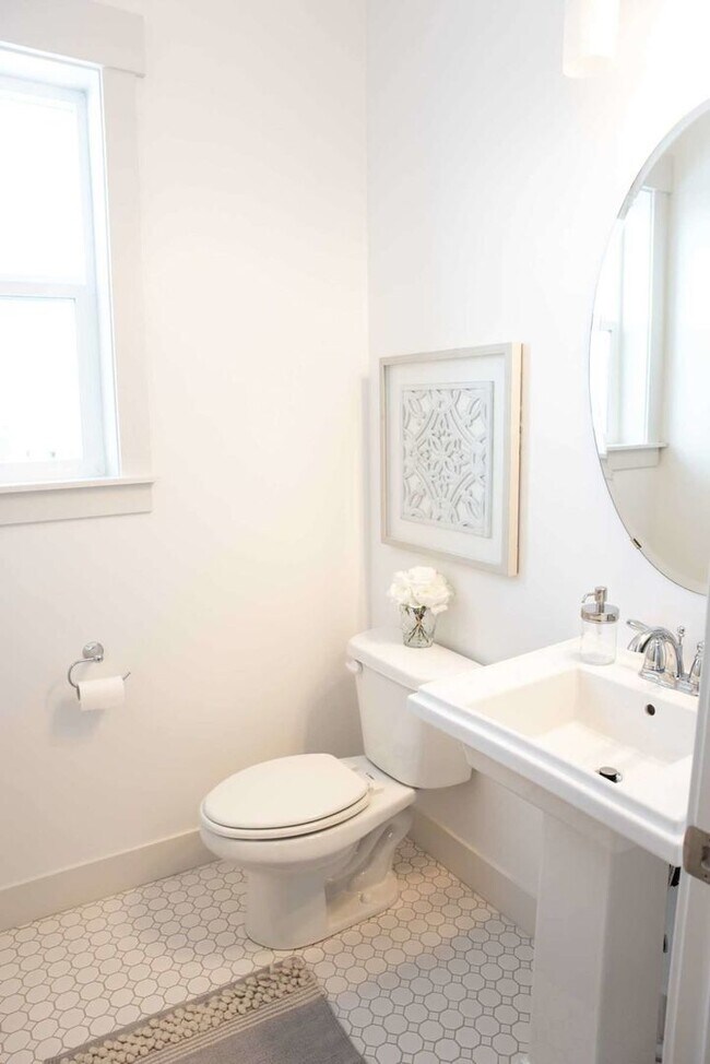 Building Photo - Pet-Friendly Upgraded 4-Bedroom Home with ...