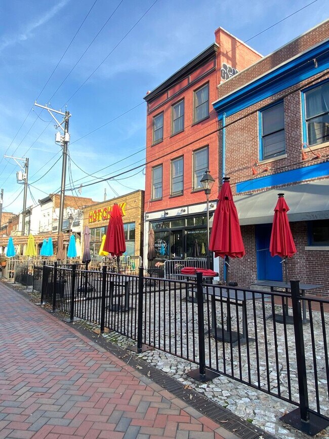 Building Photo - 17 1/2 N 17th