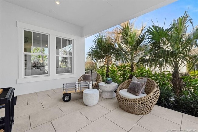 Building Photo - 823 SW Pr Ave