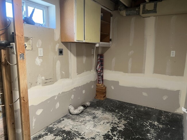 Building Photo - 798 S Coleman St