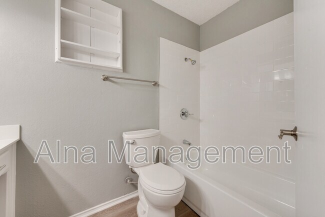 Building Photo - 6541 Ridglea Dr