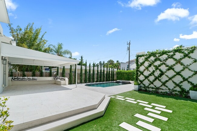 Building Photo - 224 10th St