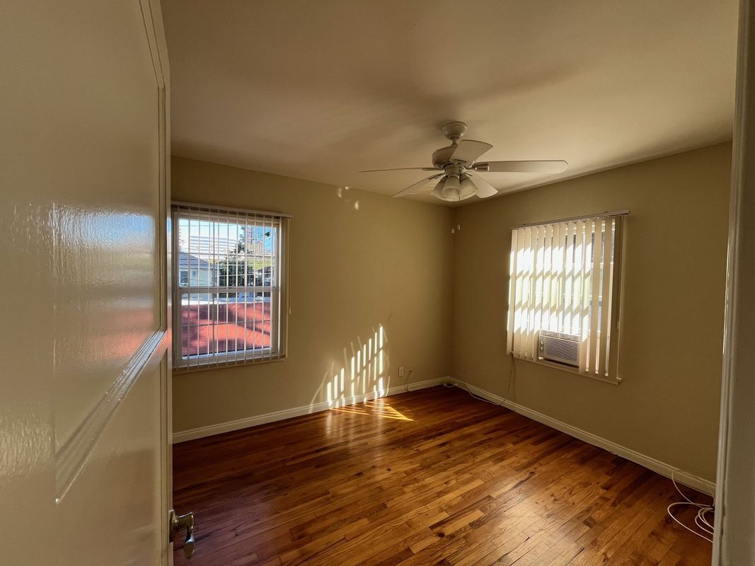 Building Photo - 126 N Maple St