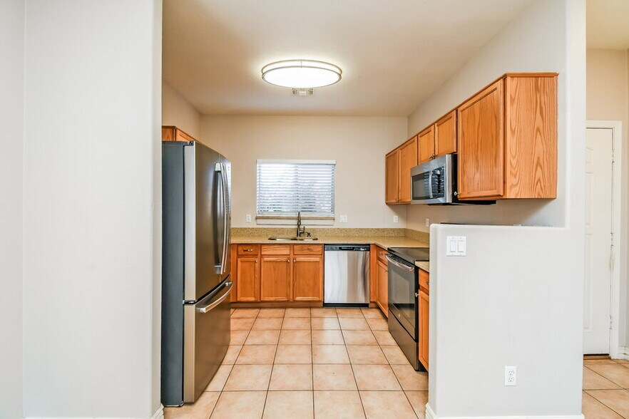 Building Photo - 631 E Renegade Pl