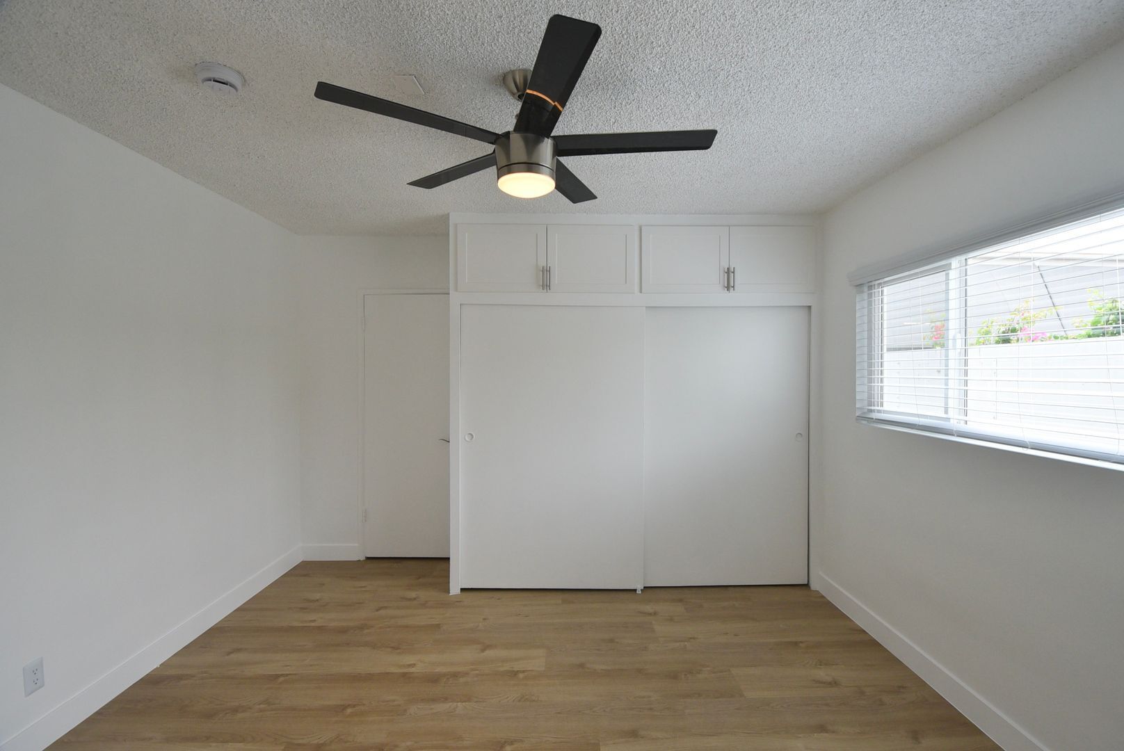 Building Photo - 5230 Vesper Ave
