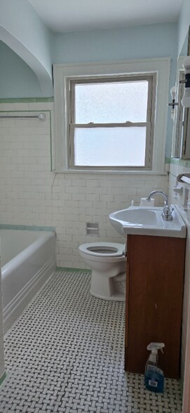 Building Photo - 1154 Parkside Ave