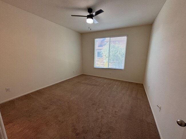 Building Photo - GUARD GATED 3 BED 2.5 BATH 2 CAR GARAGE TO...
