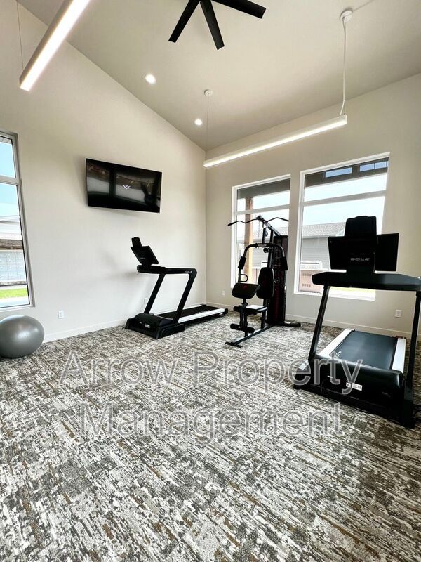 Building Photo - 1215 Claude Rd