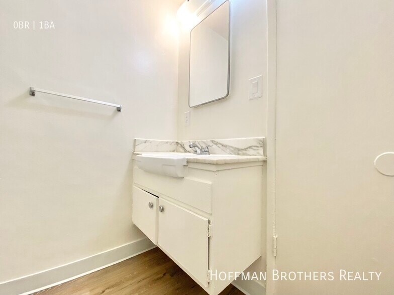 Building Photo - 1140 N Clark St