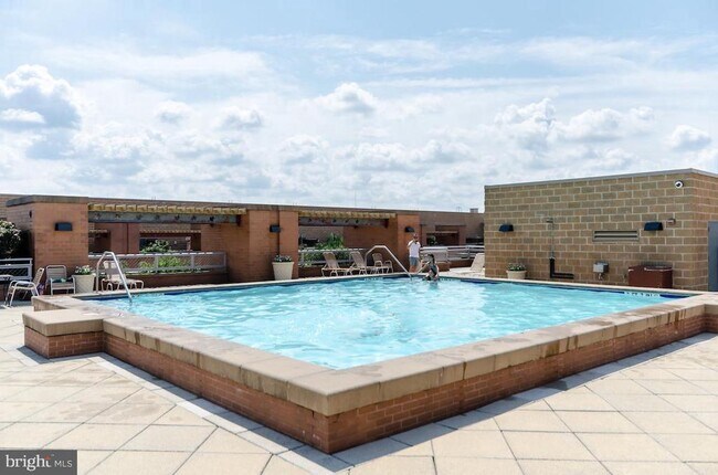 Building Photo - 631 D St NW