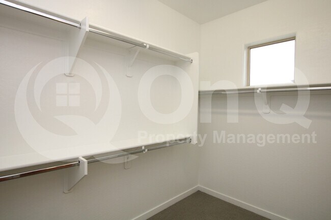 Building Photo - 824 E Ashurst Dr