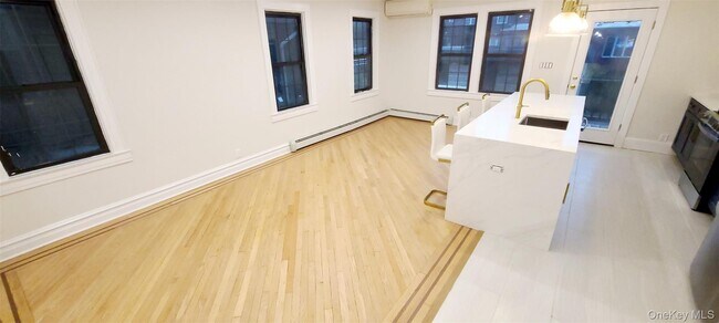 Building Photo - 88-37 62nd Dr