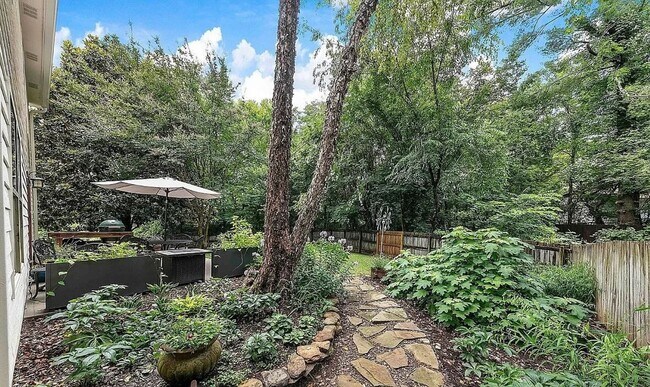 Building Photo - 4 Bedroom Home In Knoxville