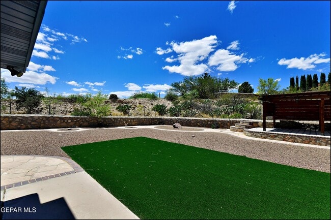 Building Photo - 529 Castlerock Ln