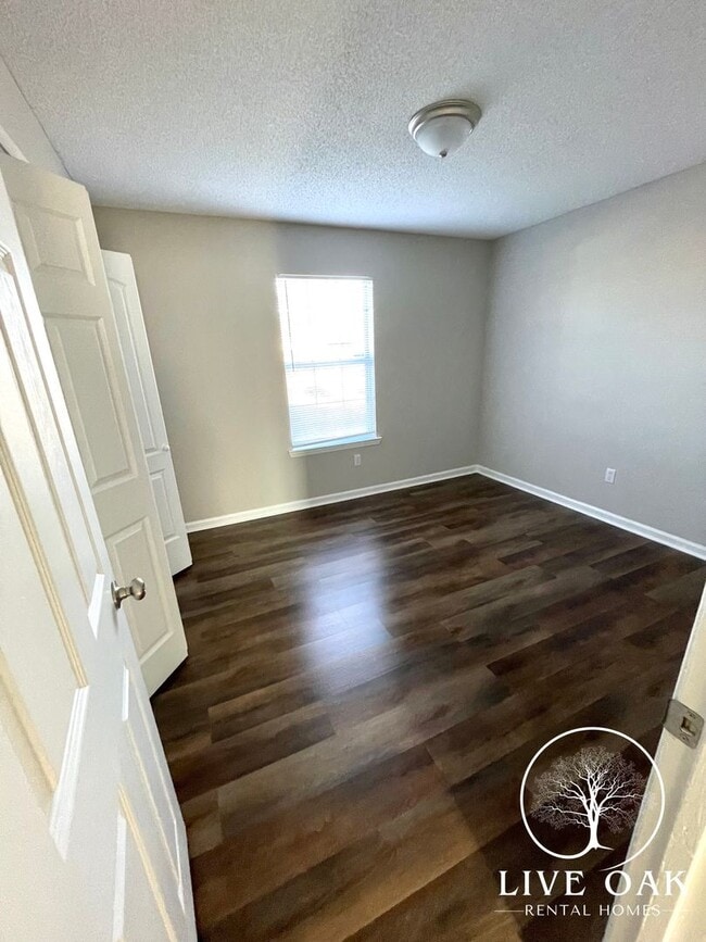 Building Photo - 619 Sabreena Cir
