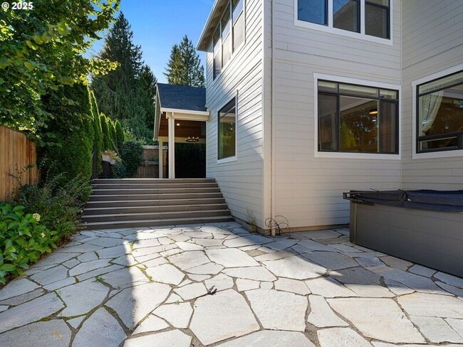 Building Photo - 9010 SW Inez St