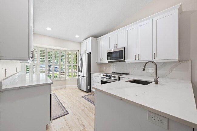 Building Photo - 11139 SE Sea Pines Cir