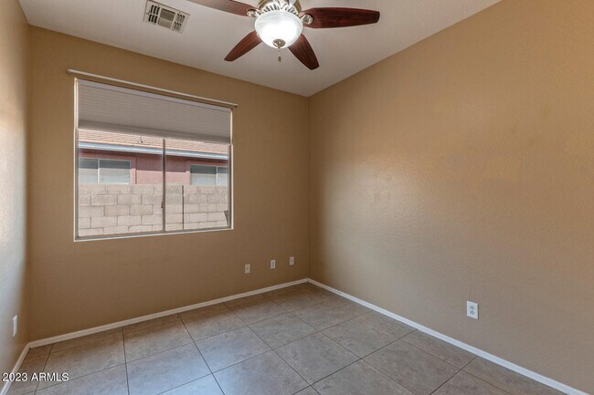 Building Photo - 11605 W La Reata Ave