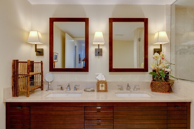 Building Photo - Fully Furnished 2 bedroom in Waikiki! One-...
