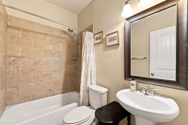 Building Photo - 8951 Highland Dawn