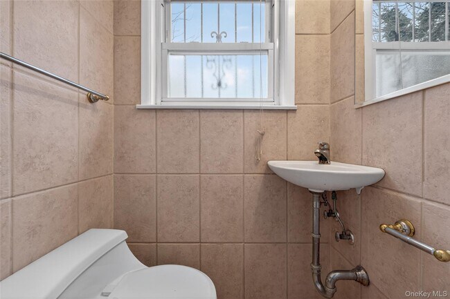 Building Photo - 62-47 Douglaston Pkwy