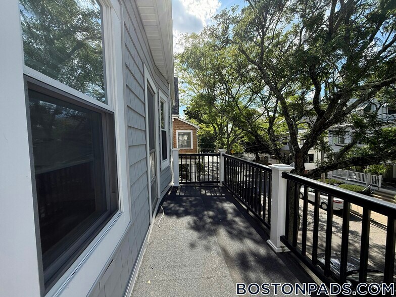 Building Photo - 41 Simpson Ave