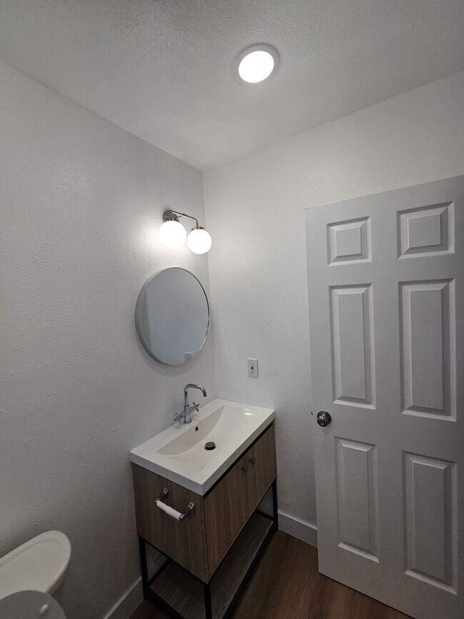 Building Photo - 245 E Ave 38