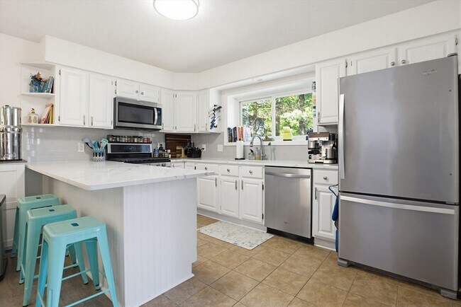 Building Photo - 49 Captain Eames Cir