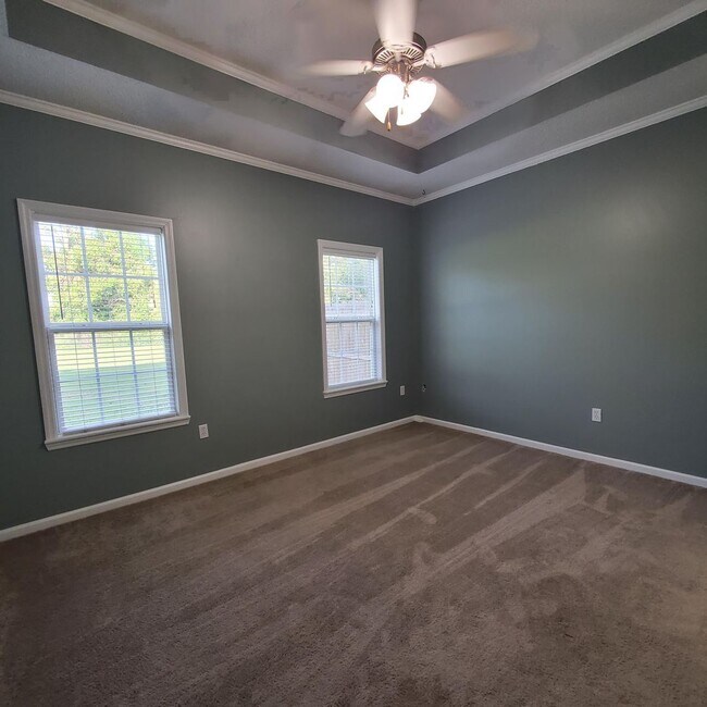 Building Photo - Charming 3-Bedroom Home with Spacious Yard...