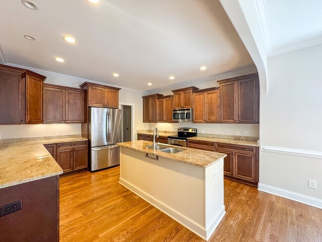 Building Photo - Gorgeous 4 Bed 2.5 Bath Home in Pinehurst