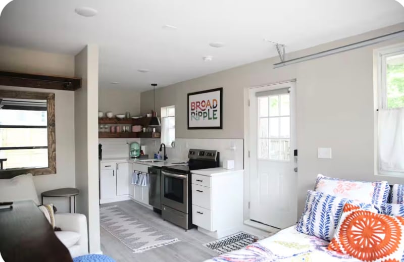 Building Photo - 5920 Rosslyn Ave