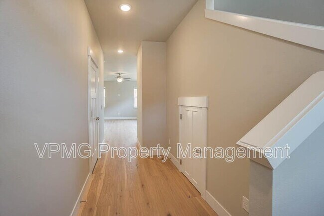 Building Photo - 2347 E Otter Lp