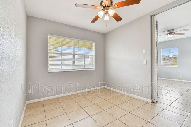 Building Photo - 321 24th Ave N