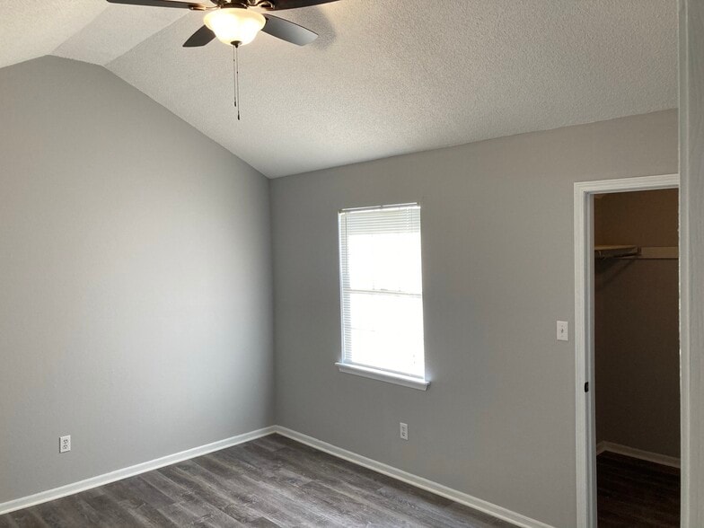 Building Photo - 2107 Highridge Dr