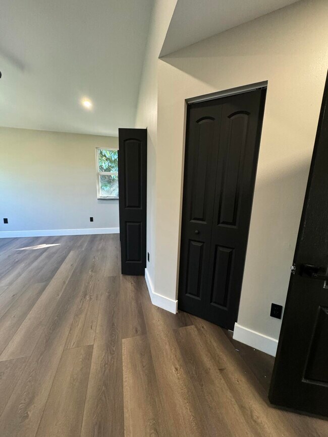 Building Photo - 10366 Buena Ventura Dr