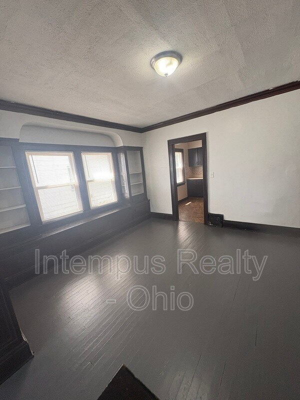 Building Photo - 4072 E 139th St