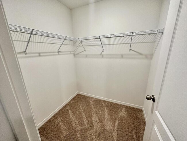 Building Photo - 29 Pineland Ln