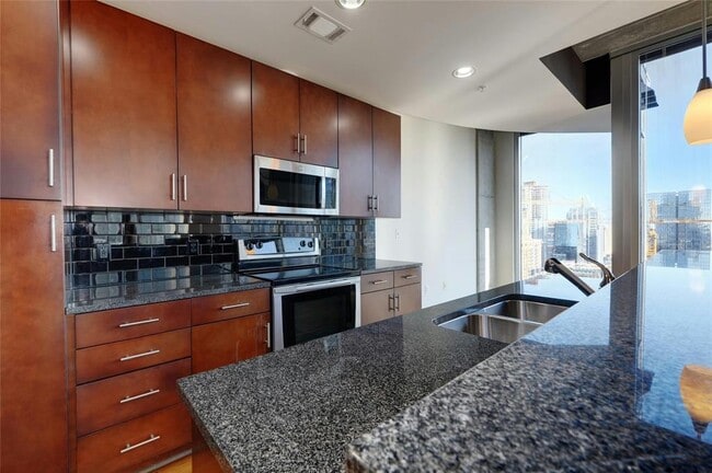 Building Photo - 360 Nueces St