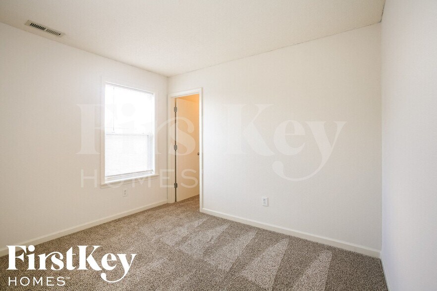 Building Photo - 5555 Wild Horse Dr