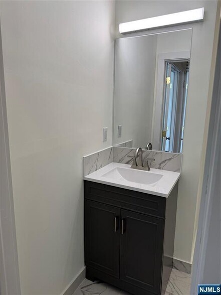 Building Photo - 66 Boulevard