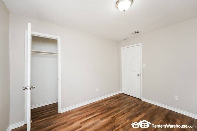 Building Photo - Newly renovated spacious 4 bed/2 bath, wit...