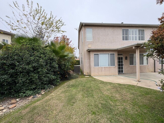 Building Photo - Spectacular home available now in a great neighborhood!