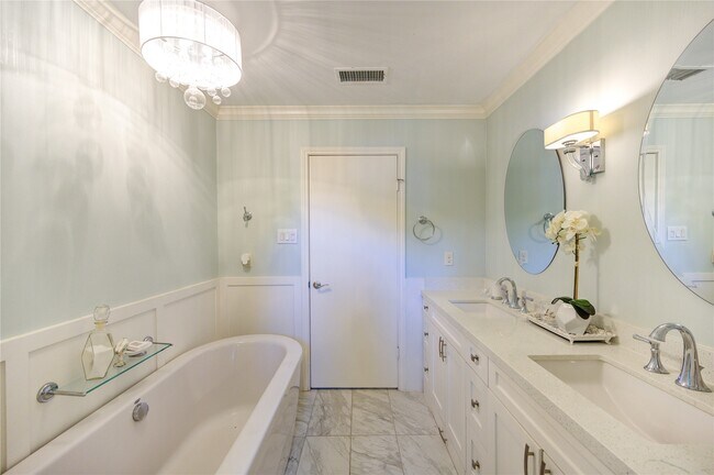 Building Photo - 22526 Cove Hollow Dr