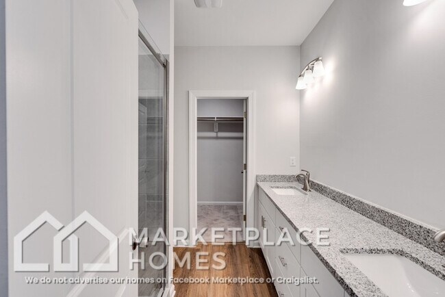Building Photo - 3910 Standish Dr