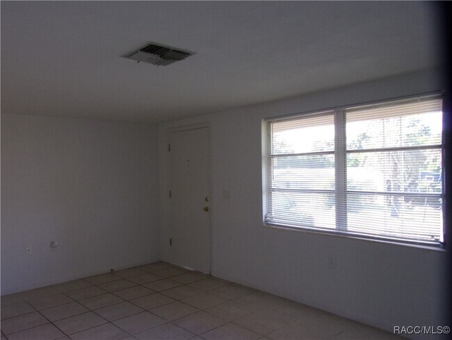 Primary Photo - 25 N Barbour St