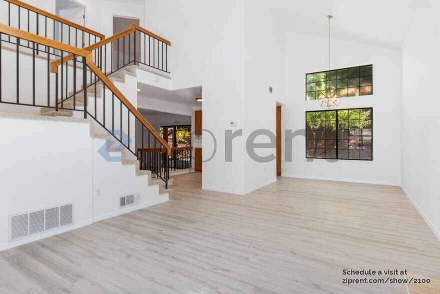 Primary Photo - 5429 Cabrillo Sur