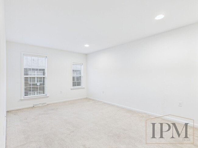 Building Photo - 2-bedroom 2.5 bath Luxury Townhome located...