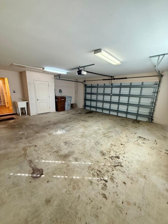 Building Photo - 7530 Treasure St